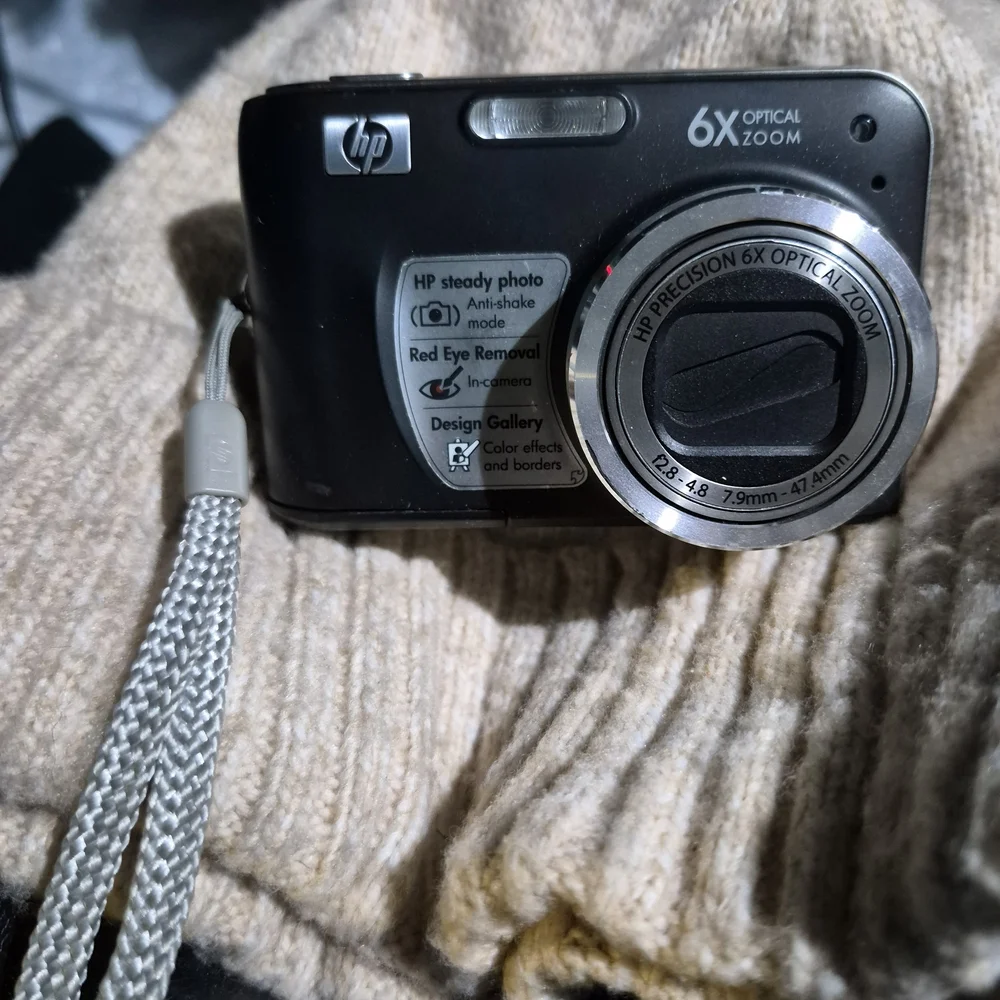 HP Black Compact Digital Camera with 6x Optical Zoom